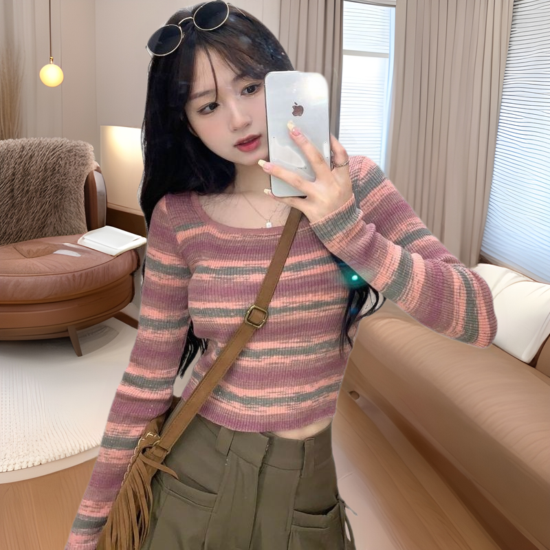 韓国式の修身の方の襟はやせているストライプの底のシャツの女性の2023早秋の新型の長袖のニットの服の独特な上着のファッションを現します。