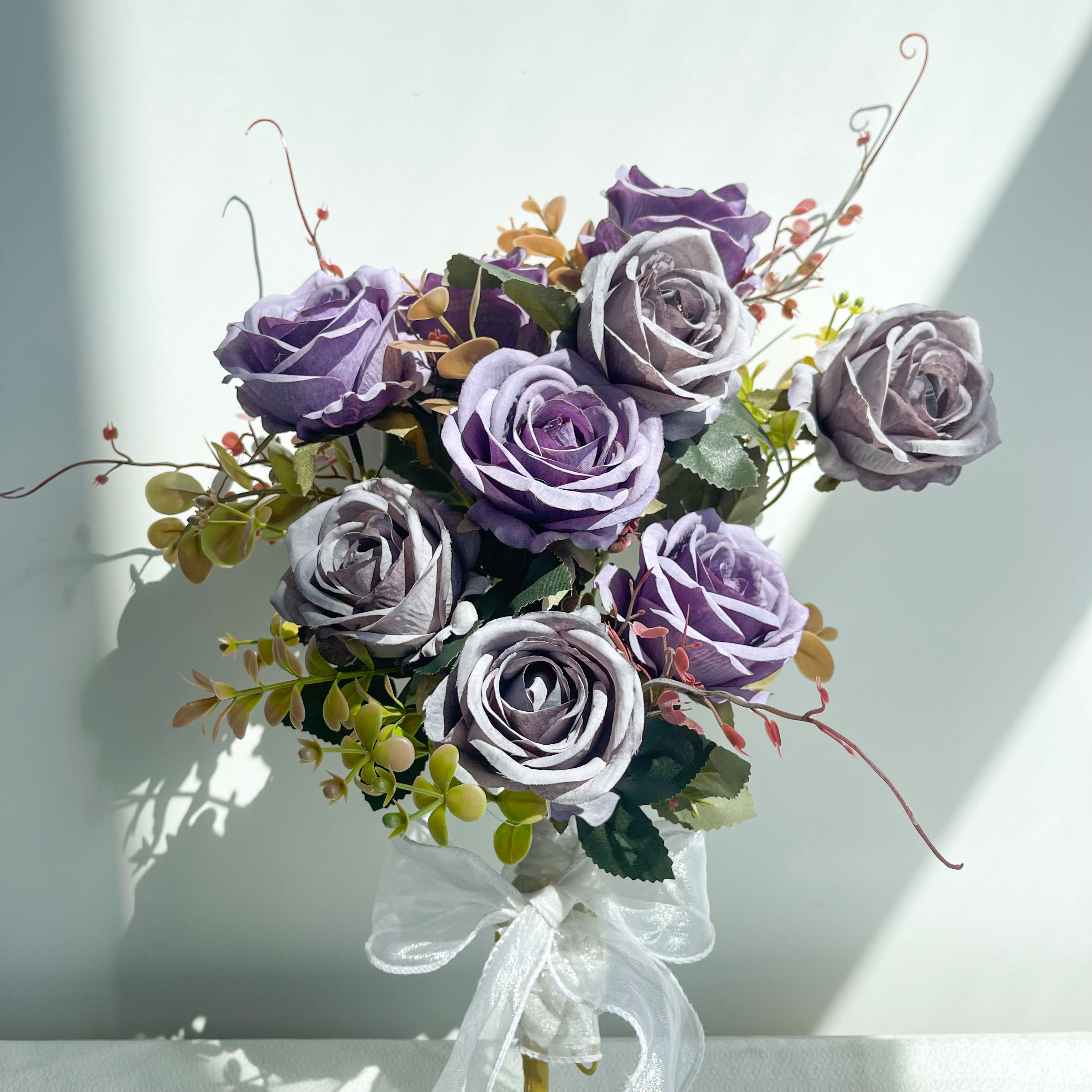 Buquê de rosas europeias roxas de nove cabeças