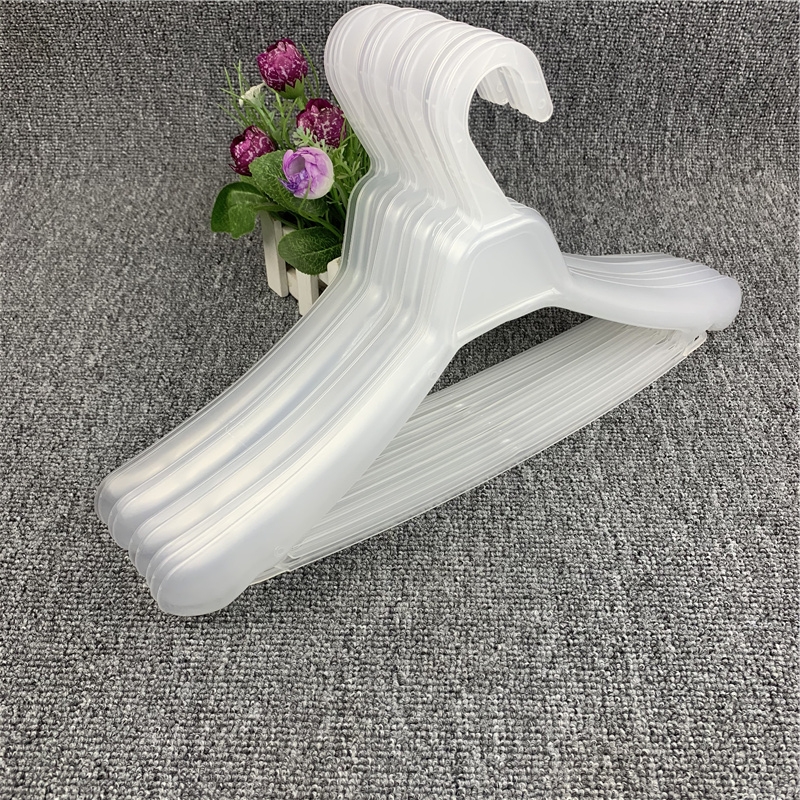 White Plastic Hanger Black Half Piece Hanger Wide Shoulder Clothes Brace Simple Disposable Factory Hanger Large Quantity Free Shipping