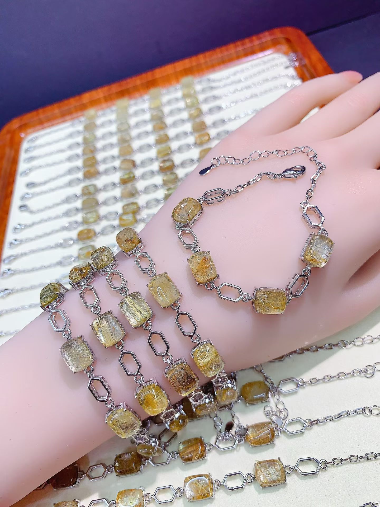 Hot-selling natural golden rutilated quartz bracelet, adjustable size, novel design, sparkling and shiny, factory wholesale.
