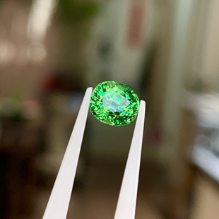 1.05 karat Natural Saffrey Bare Stone Crystal Clean Fire Brilliant High Saturation Support Re-inspection