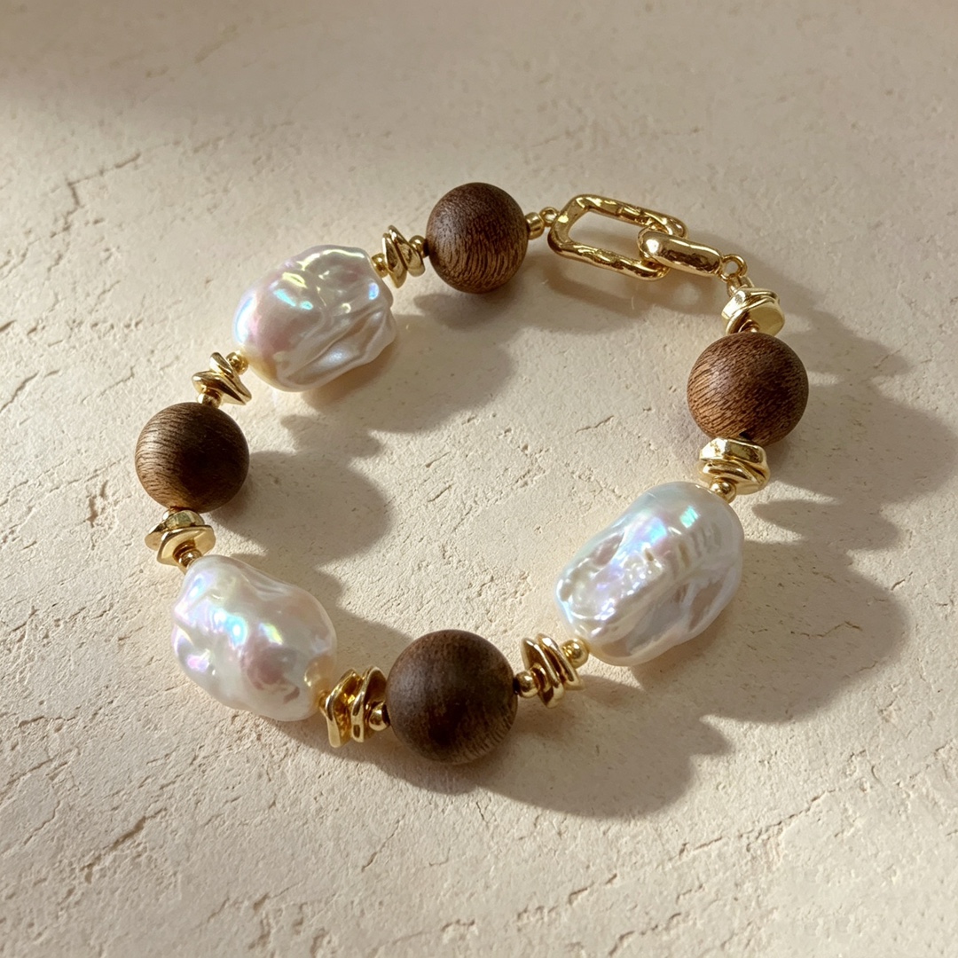 Natural Agarwood Vintage Bracelet, Niche Design, Light Luxury Retro Natural Baroque Pearl Bracelet, Gift for Best Friends