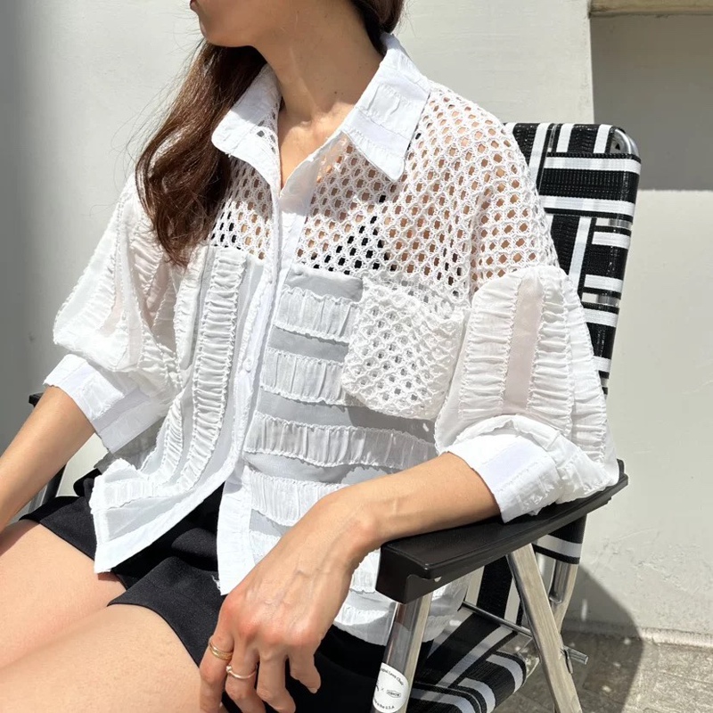 Korean Dongdaemun Stylish Mesh Patchwork Lace Puff Sleeve Turn-Down Collar Buttoned Hollow-Out Sleeve Blouse 3489