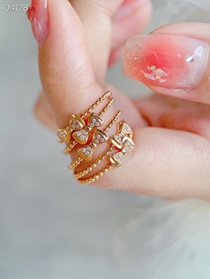 The fugitive princess 18K bow ring is full of girlish feeling. Who should every fairy have and who should be the Little Princess