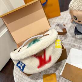 L家胸包腰包羊羔毛Teddy系列挎包时尚精致专供跨境一件代发