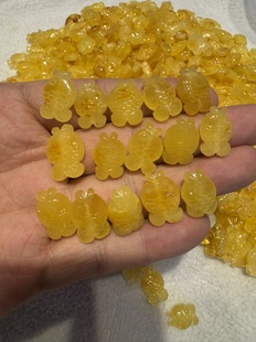 Natural beeswax carving small fish accessories wholesale beeswax accessories wholesale Russian large beeswax price excellent factory wholesale