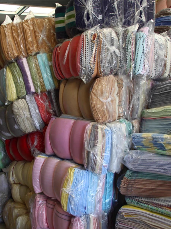 Second-class towels are sold on catties, defective products, market stalls, towel cleaning, labor protection, and wholesale