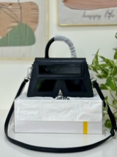 karl lagerfeld�Ϸ𠔮�����Ƥ����μ�Ů��������Ʒβ؛