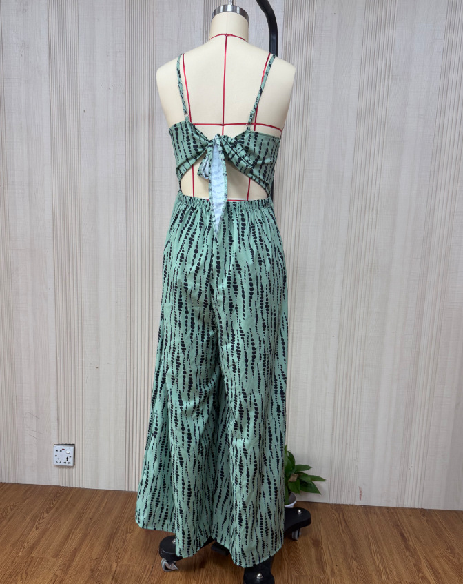 Dames jumpsuit voor de zomer met strik en open rug_voghion.com