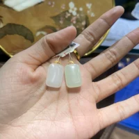 Природный сырой рудник Хетиан Джейд без события Квадратные украшения Qingshui для мужчин и женщин 18-каратной золотой пряжки Hutian Jade кулон в прямом эфире