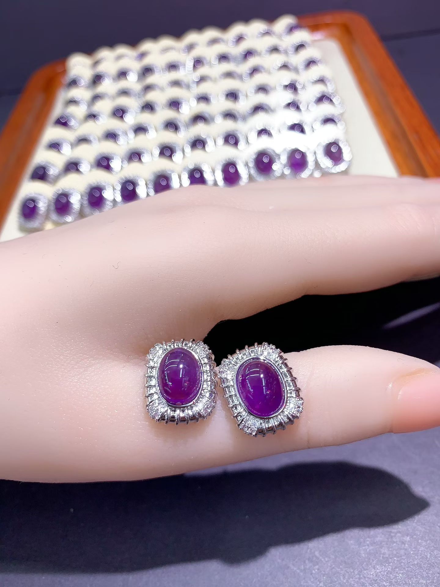 Cross-border e-commerce natural amethyst inlaid earrings with S925 silver needles. Novel, fashionable and versatile design. Factory wholesale.