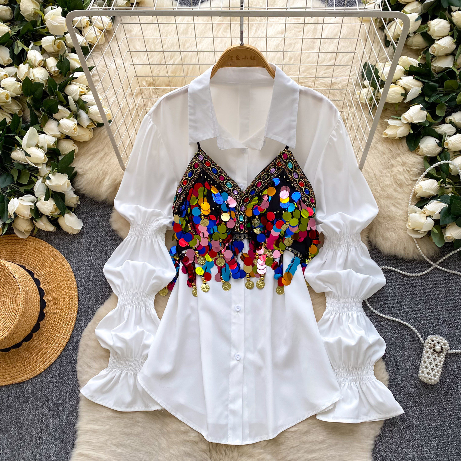 Minimalistisches, elegantes Pailletten-Camisole-Top mit Laternenärmeln und taillierter Perlenverzierung – ein hochwertiges, vielseitiges Top_voghion.com