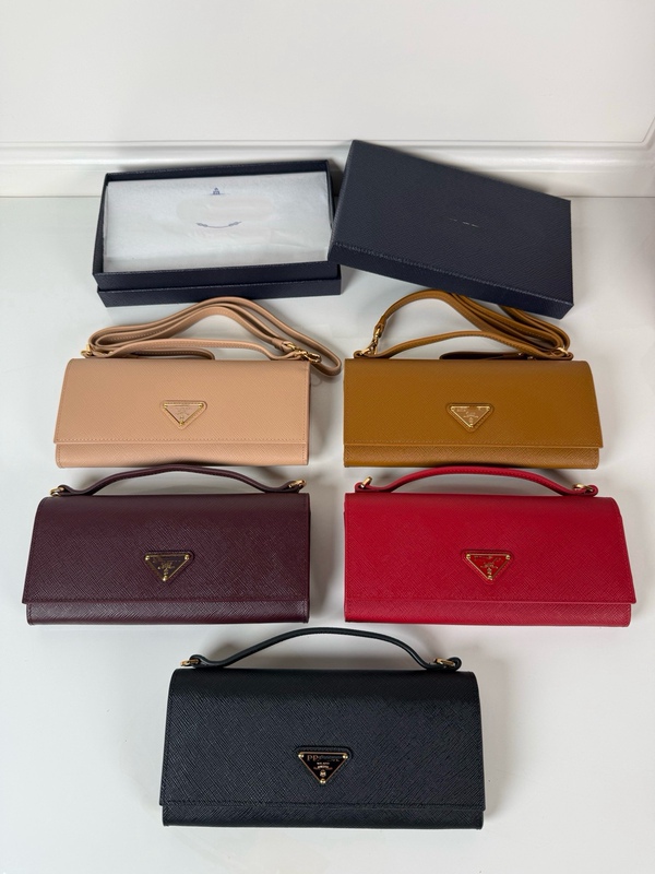P brand triangular gold fashion solid color new long women's autumn and winter versatile high-end clutch bag 1MT042