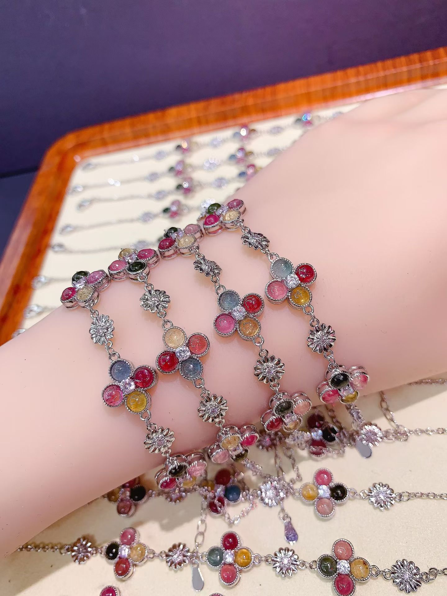 Wholesale natural tourmaline bracelets, candy-colored fashionable and exquisite bracelets, niche high-end jewelry, live streaming source.