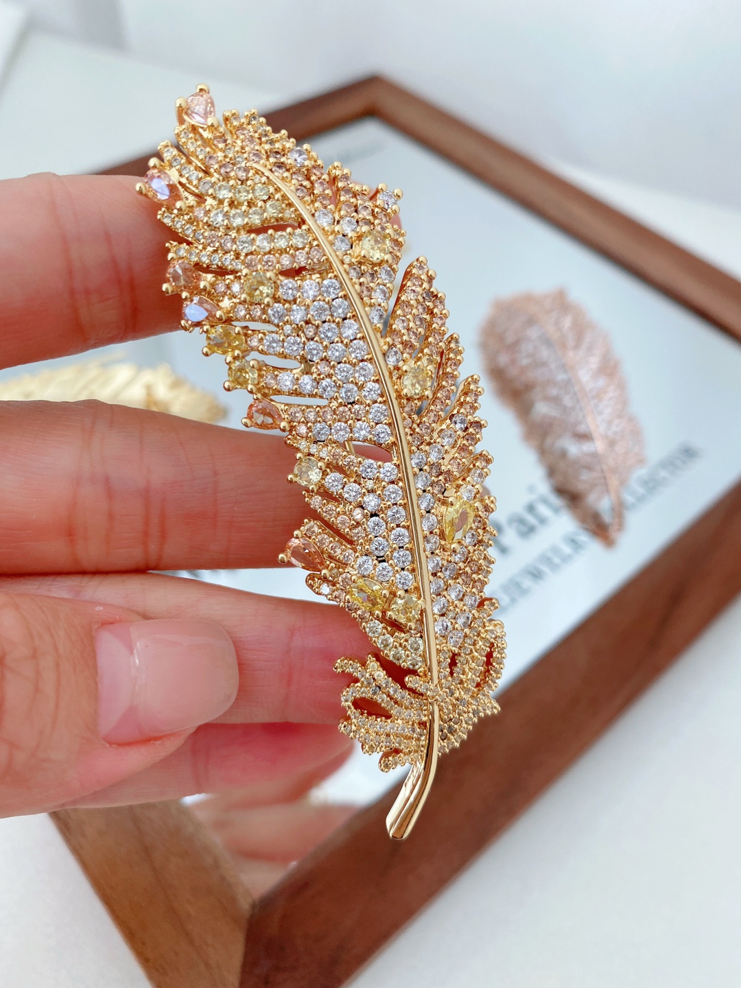 Elegant Pin Feather Copper Plating Inlay Zircon Women's Brooches display picture 2