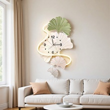 银杏叶客厅挂钟轻奢高级感2025新款挂墙时钟奶油风家用静音钟表画