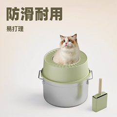 ステンレスの丸い猫砂盆は外に飛び散るのを防ぎやすいです。
