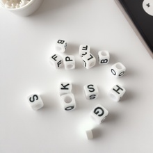 7mm白底黑字字母珠 亚克力珠 塑料方形字母珠散珠diy饰品配件批发