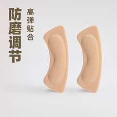 4d後にかかとのインソールを貼ると、見えないかかとを厚くして、足が落ちないようにします。