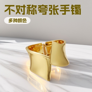 õ������CŮʿ�Ͻ��僲����Q���C�W����ɫ�F�������R�d�������C