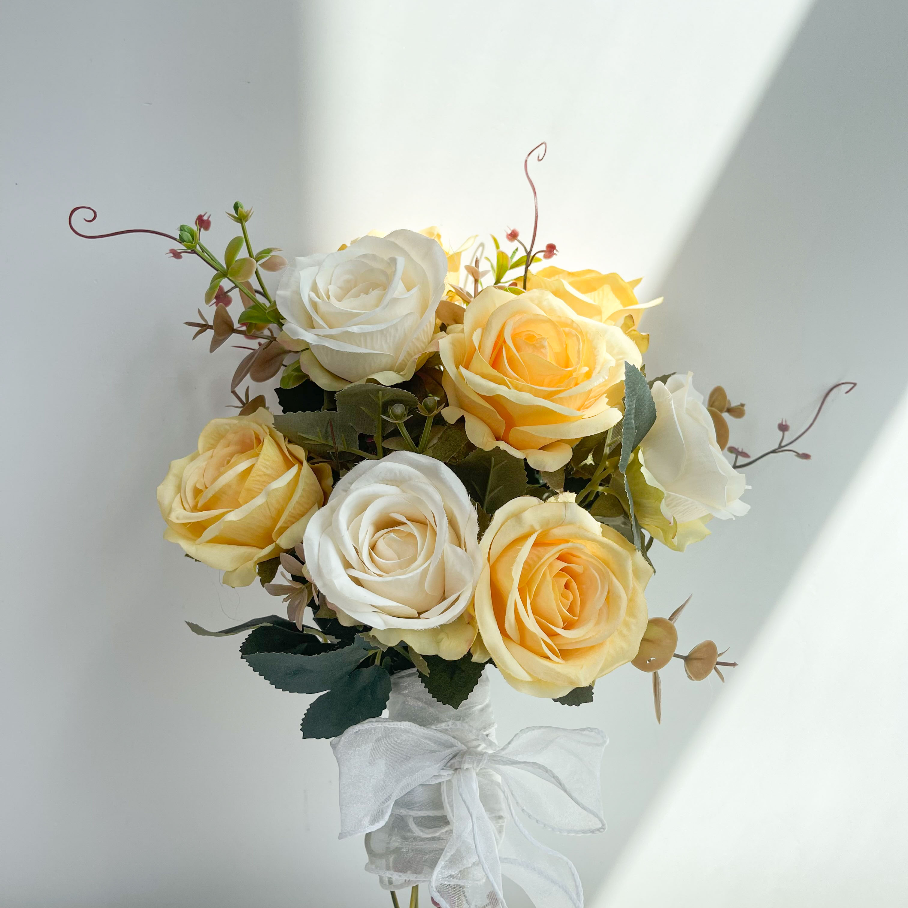 Buquê cremoso de rosas estilo europeu com nove cabeças