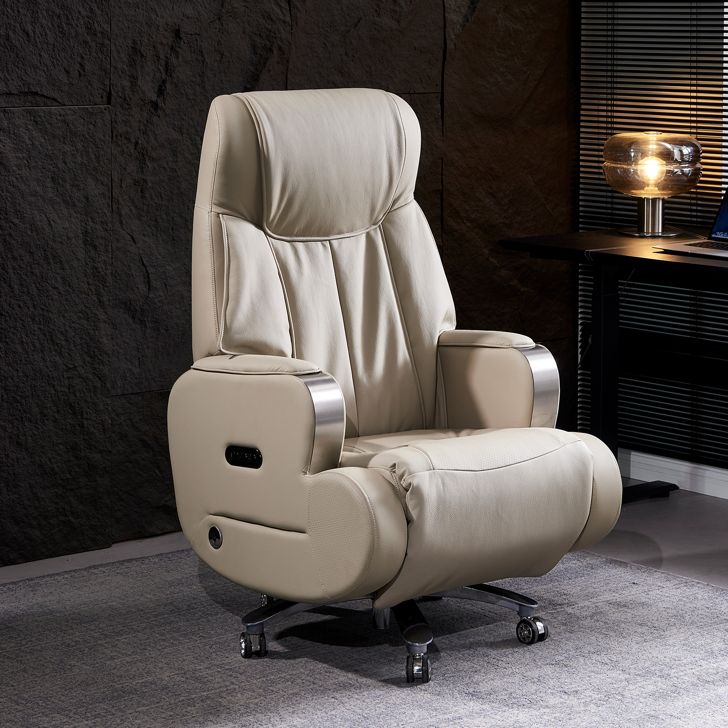 Intelligent Shoulder and Neck Rolling Massage Leather Executive Chair, High-End Electric Computer Chair for Office and Home Use, with Ventilation, Heating, and Lumbar Support