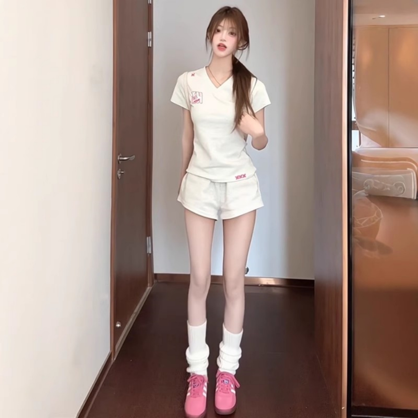 Korean Style Hot Girl Sports Suit for Women, Summer Student Slim Fit Fashionable Short-Sleeved Shorts Casual Two-Piece Set for Running