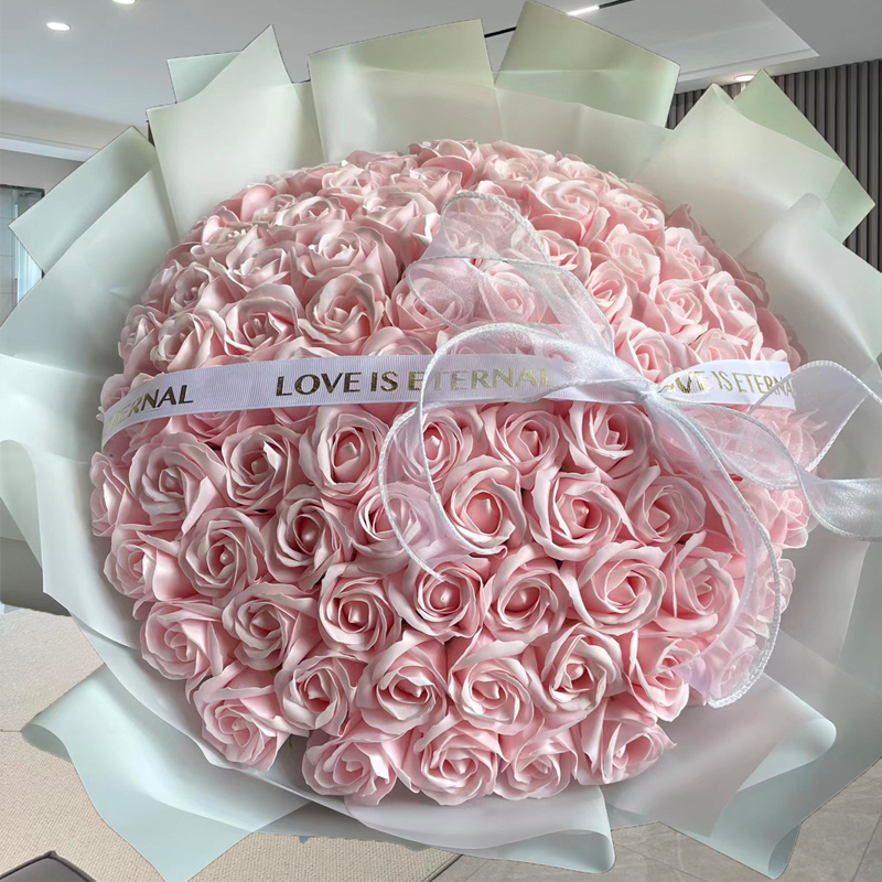 [로맨스 하트] 핑크 스노우 마운틴 장미 99송이 꽃다발