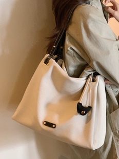 ���LChiond �F�ۮ������ذ���Ů���e���������s�ɳڸм�б���