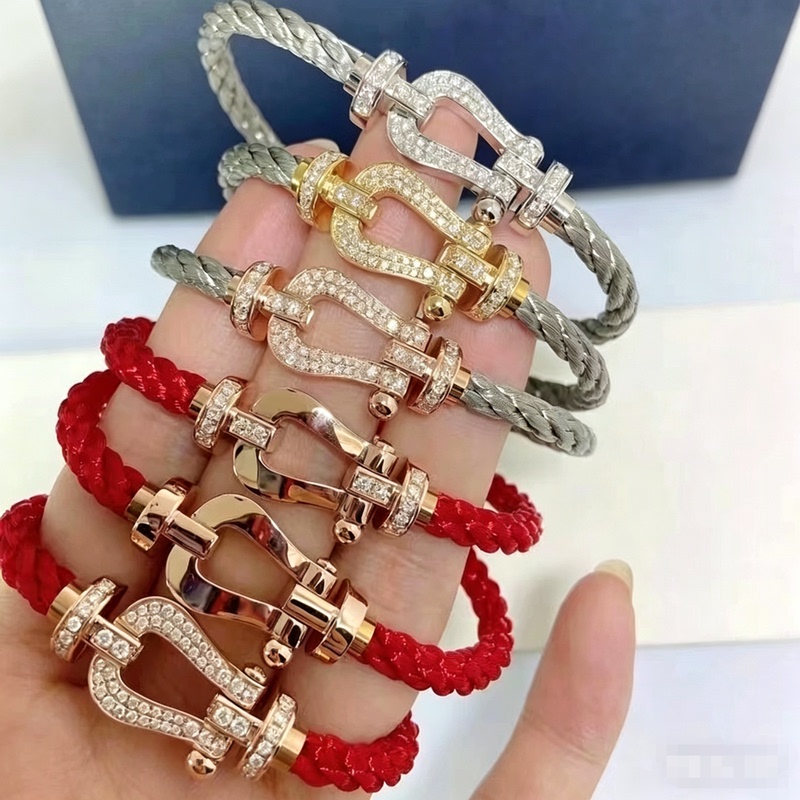 Horseshoe Buckle Red Rope Steel Wire Bracelet for Men and Women, Rose Gold, Zodiac Year Couple Style, Diamond-Encrusted DIY Bracelet Horseshoe Buckle Red Rope Steel Wire Bracelet for Men and Women, Rose Gold, Zodiac Year Couple Style, Diamond-Encrusted DIY Bracelet