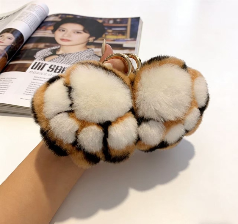 Cross-Border Popular Item: Tiger Claw Plush Cartoon Car Keychain Pendant, Cute Plush Ball Backpack Decoration, Birthday Gift