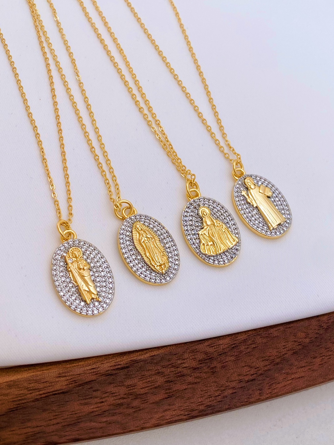 13.9*22.2mm Jewelry Making Size 1 Piece 13.9*22.2mm Copper Zircon 18K Gold Plated Oval Our Lady Of Guadalupe Pendant Chain