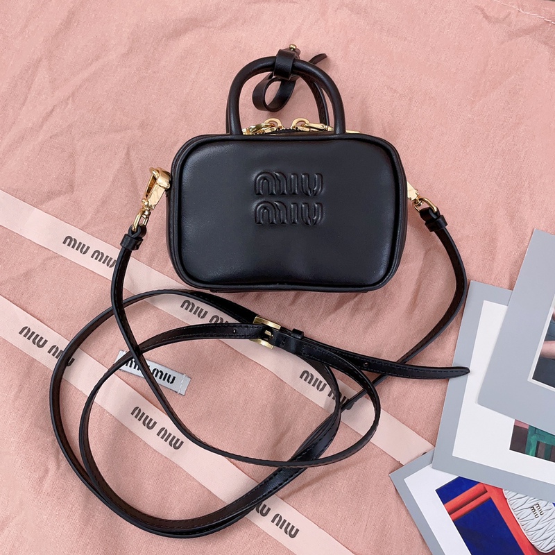 (Guangzhou cross-border original leather) MiU classic model imported calfskin logo handbag, shoulder bag, underarm bag, simple design