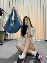 阿迪三叶草同款三条纹云朵包女牛仔风大容量运动手提单肩腋下包包