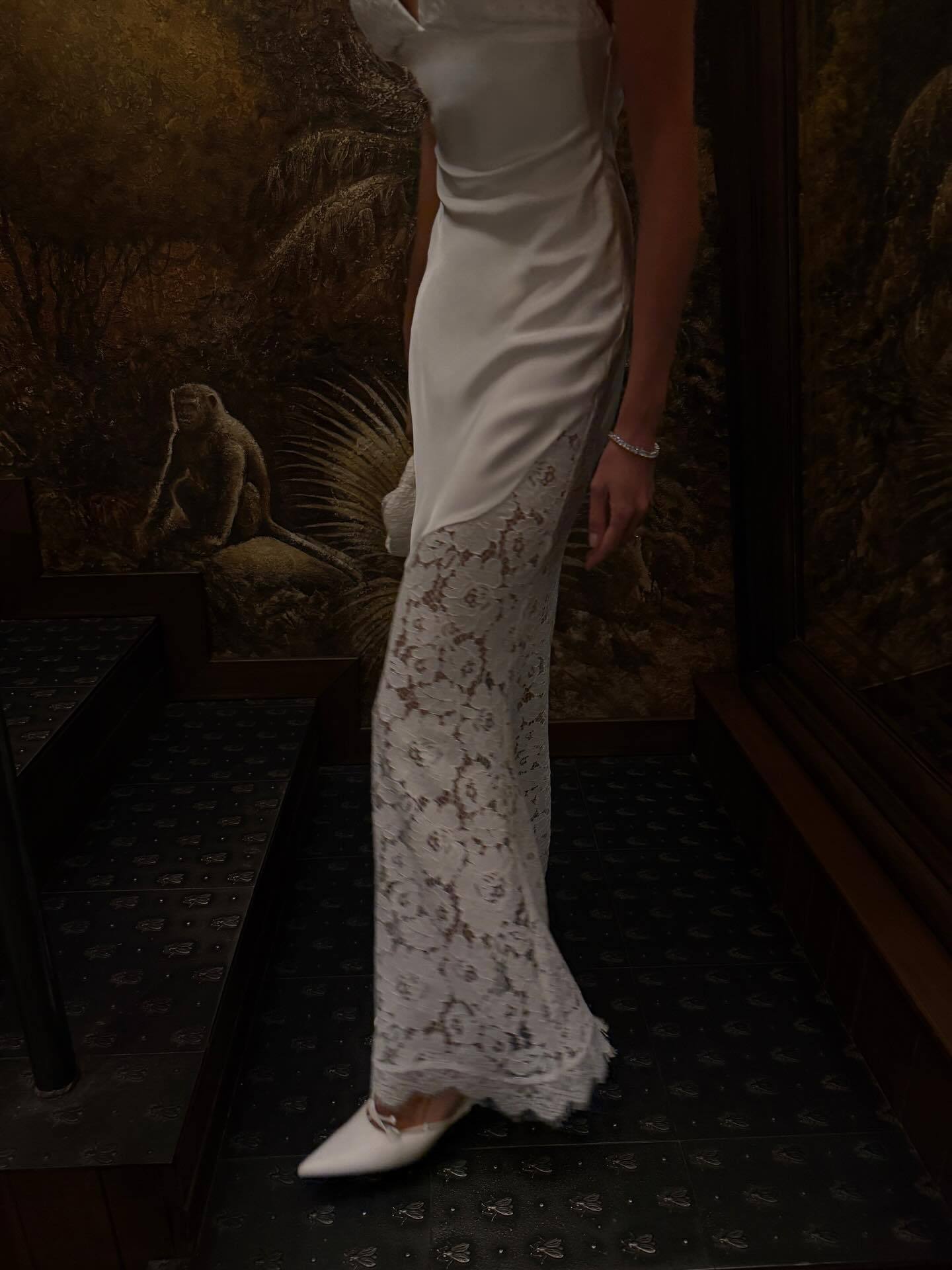Elegant Lace Patchwork Slip Dress For Women American Style Niche Fashion French V Neck Slim Satin Gown_ecoleips.com