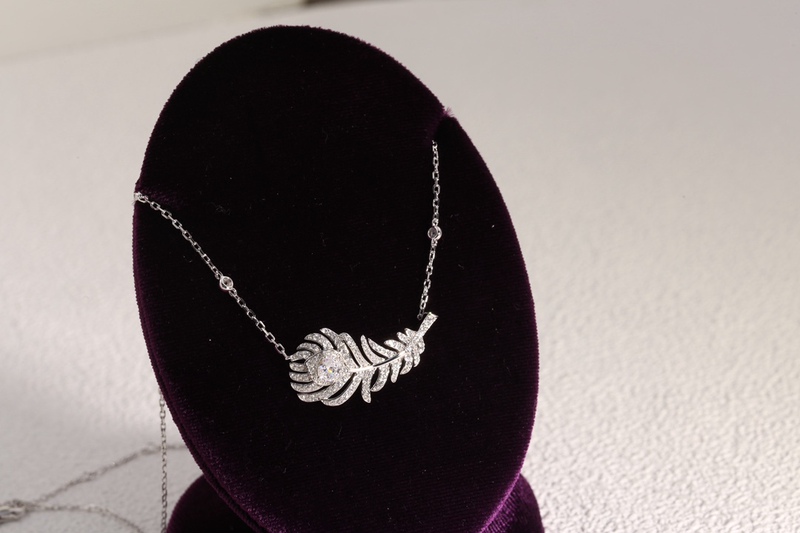Silver Jewelry Factory Small Batch Feather Necklace with Full Diamond Inlay, High-End Luxury, Unique Design, European and American Style Feathers Silver Jewelry Factory Small Batch Feather Necklace with Full Diamond Inlay, High-End Luxury, Unique Design, European and American Style Feathers