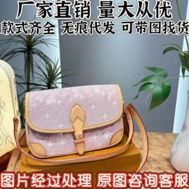 跨境货源新款经典老花牛仔腋下法棍包时尚百搭手提单肩斜跨式女包
