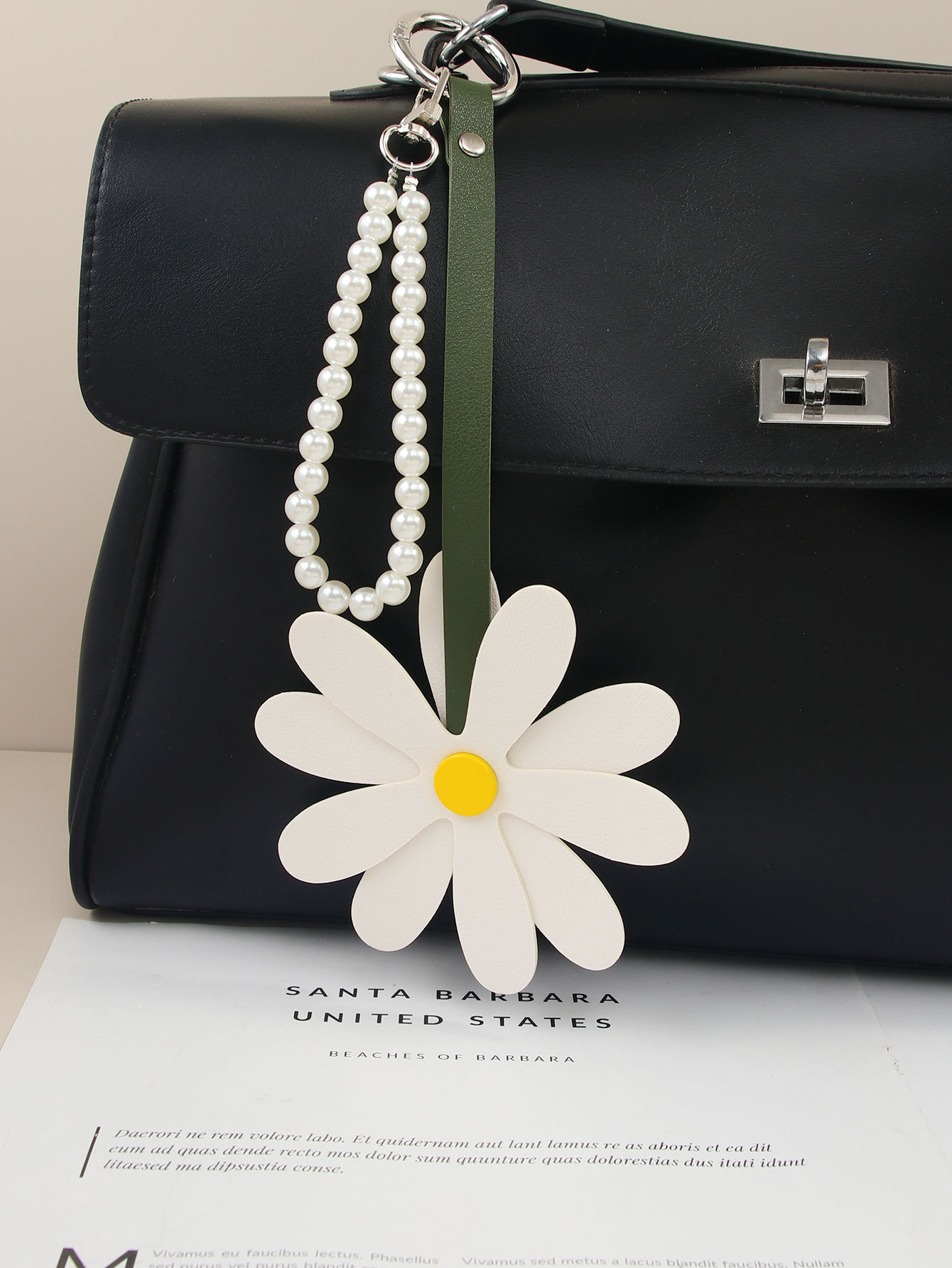Flower Pearl Chain Keychain Bag Accessory With Daisy Pendant_voghion.com