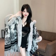 2025秋冬新款仿水貂毛拼接斗篷披肩女加厚保暖连帽流苏针织外套潮