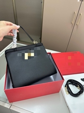 Ů25¿FWɫiŮʿeμбͨ