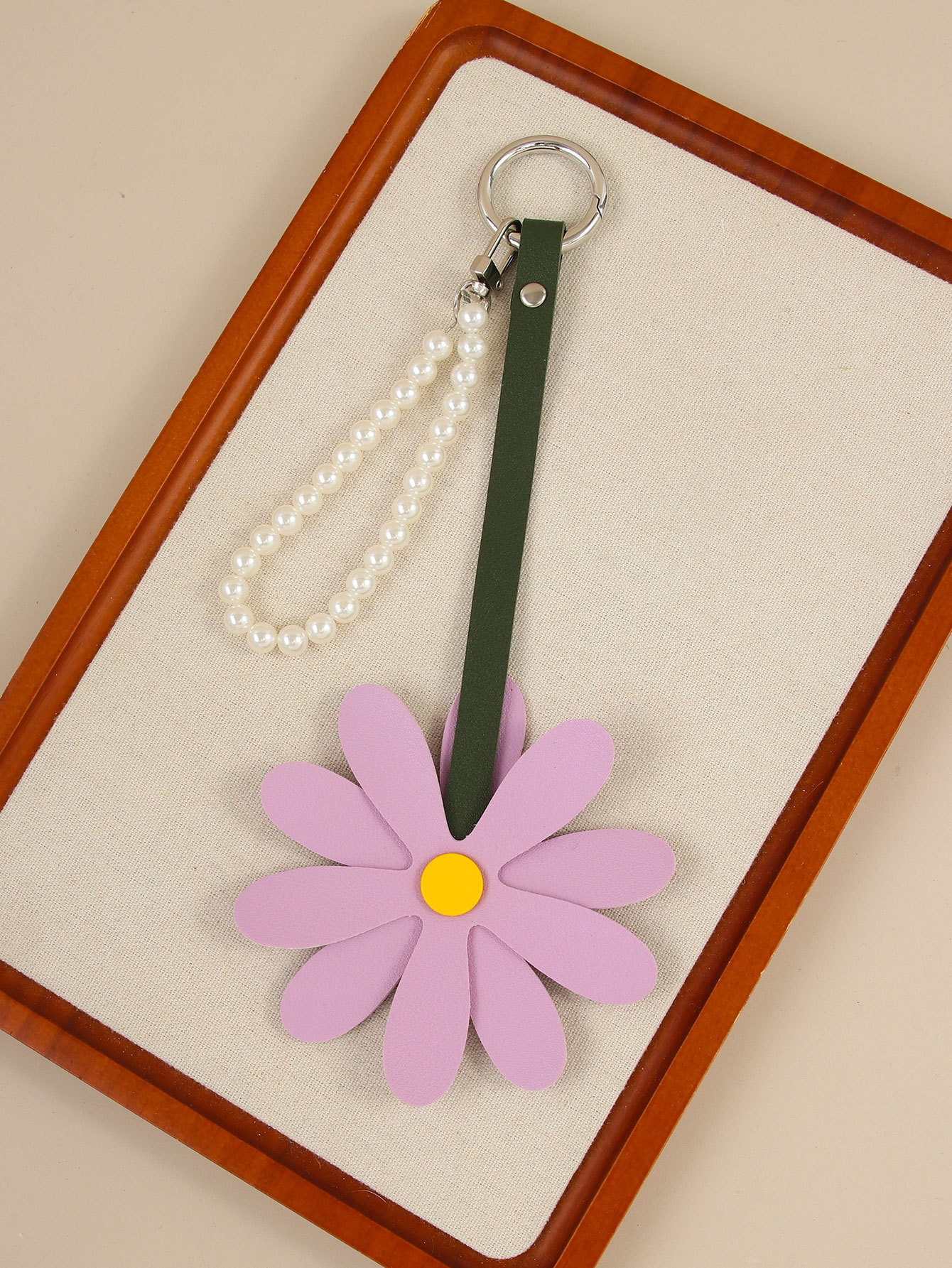 Flower Pearl Chain Keychain Bag Accessory With Daisy Pendant_voghion.com