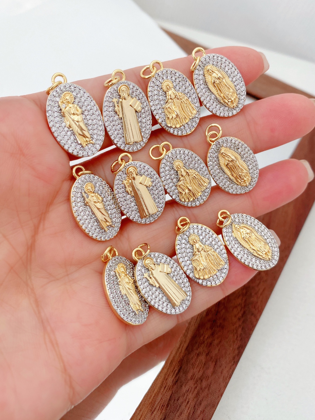 18K Gold Plated Plating Material Zircon Inlay Material 1 Piece 13.9*22.2mm Copper Zircon 18K Gold Plated Oval Our Lady Of Guadalupe Pendant Chain