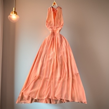 欧美度假风氛围感连衣裙女性感深V领挂脖系带褶皱收腰大摆雪纺裙