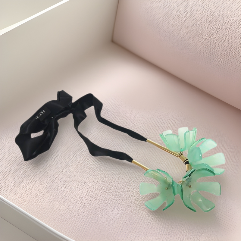 Factory Direct Sales Acrylic Exaggerated Three Flower Necklace Candy Color Flower Lady Necklace Accessories Jewelry