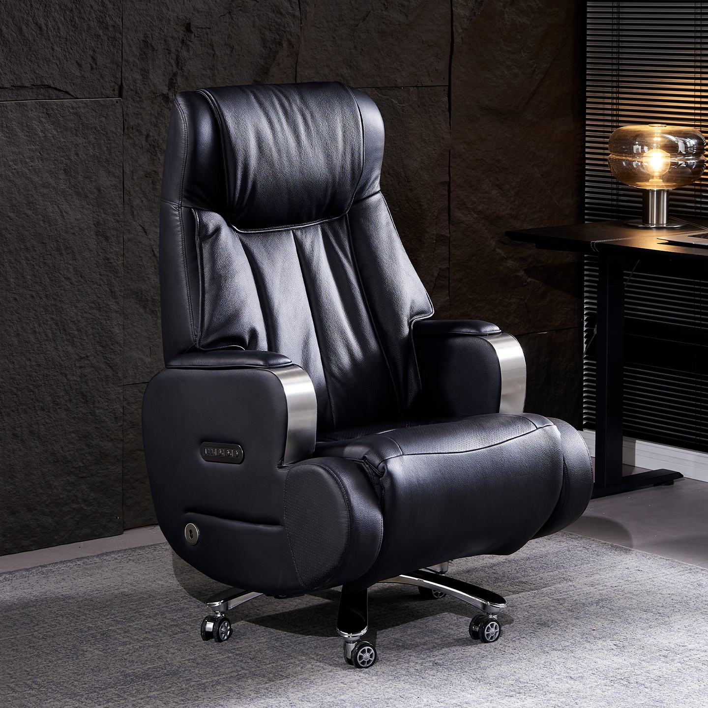 Shoulder and Neck Rolling Massage Leather Executive Chair, Office Reclining Nap Chair, Comfortable for Long Sitting, Electric Computer Chair for Home Use