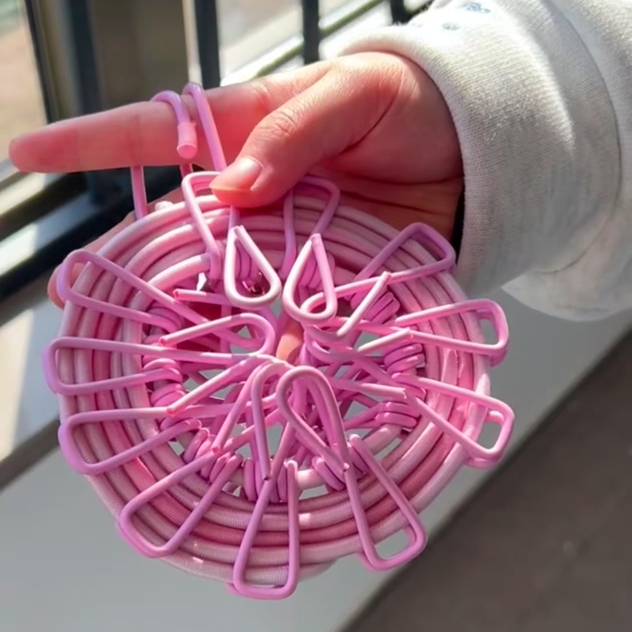 Clothesline with Clips for Indoor and Outdoor Use, Convenient for Travel, Easy to Store, No Need to Drill Holes, Windproof, Non-Slip, Stainless Steel