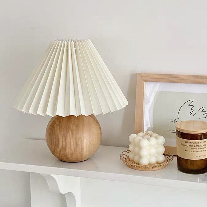 Retro Small Table Lamp Instagram Style End Table Lamp Scandinavian Bedroom Mini Small Table Lamp Solid Wood Decorative Table Lamp Bedside Lamp