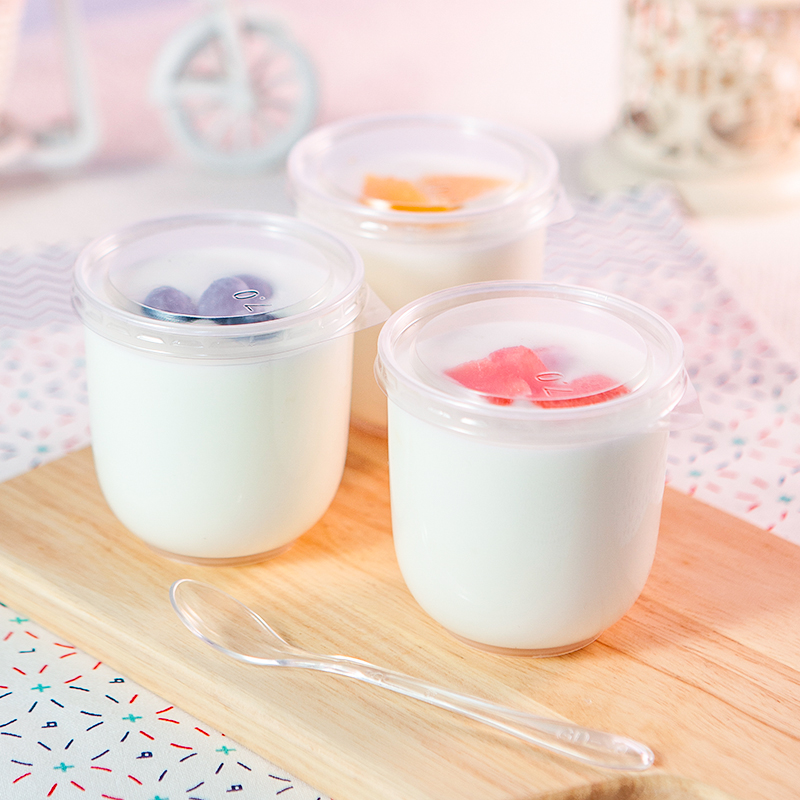 Disposable plastic mousse