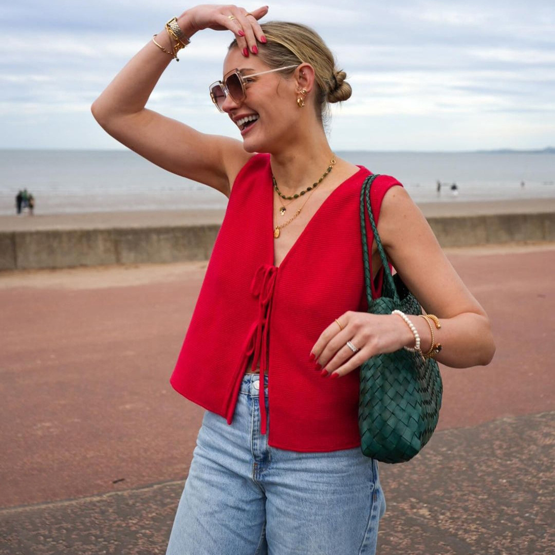Fashionable Red Lace-Up Knitted Vest with French Bow, Short Style, Layered, Super Nice-Looking Top Lace-Up Vest