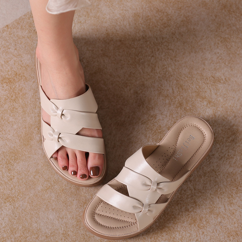 Middle-Aged and Elderly Women's Slippers for Outdoor Wear, New Summer Style, Genuine Leather, Flat, Comfortable, Soft-Soled, Non-Slip, Wedge Heel, Large Size Sandals for Mothers